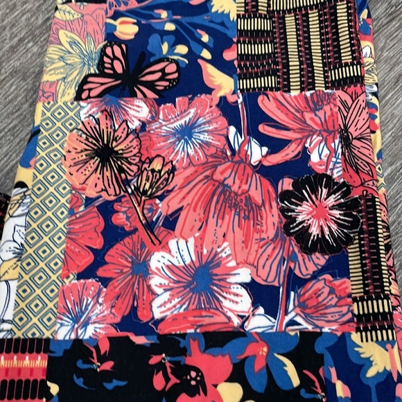 NWOT! LuLaRoe TC2 leggings - Picture 2 of 3